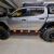 Trittbretter / Rockslider / Seitenschweller mit LED-Lichtern für Mitsubishi L200 2015 - 2023 Modell mit Mittelpartition Kohlenstoffstahl mit TÜV / ABE Teilegutachten